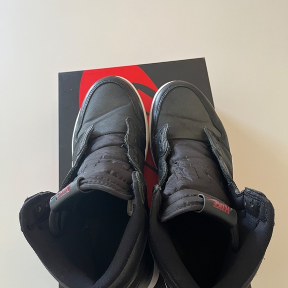 Jordan 1 satin gym red 10.5 main image 4
